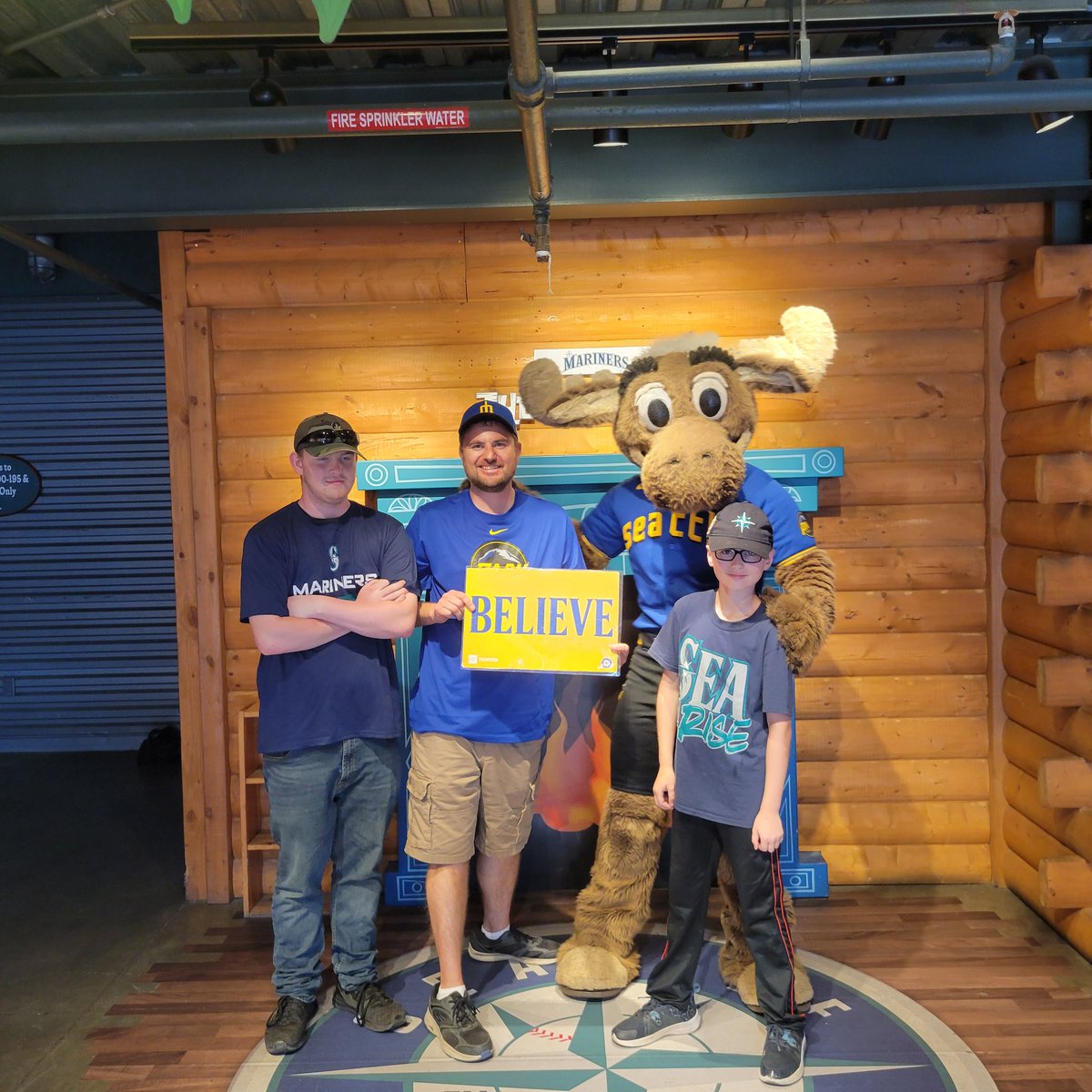 @Mariners @ROOTSPORTS_NW Let's go MARINERS!! #SeaUsRise #Whereiroot