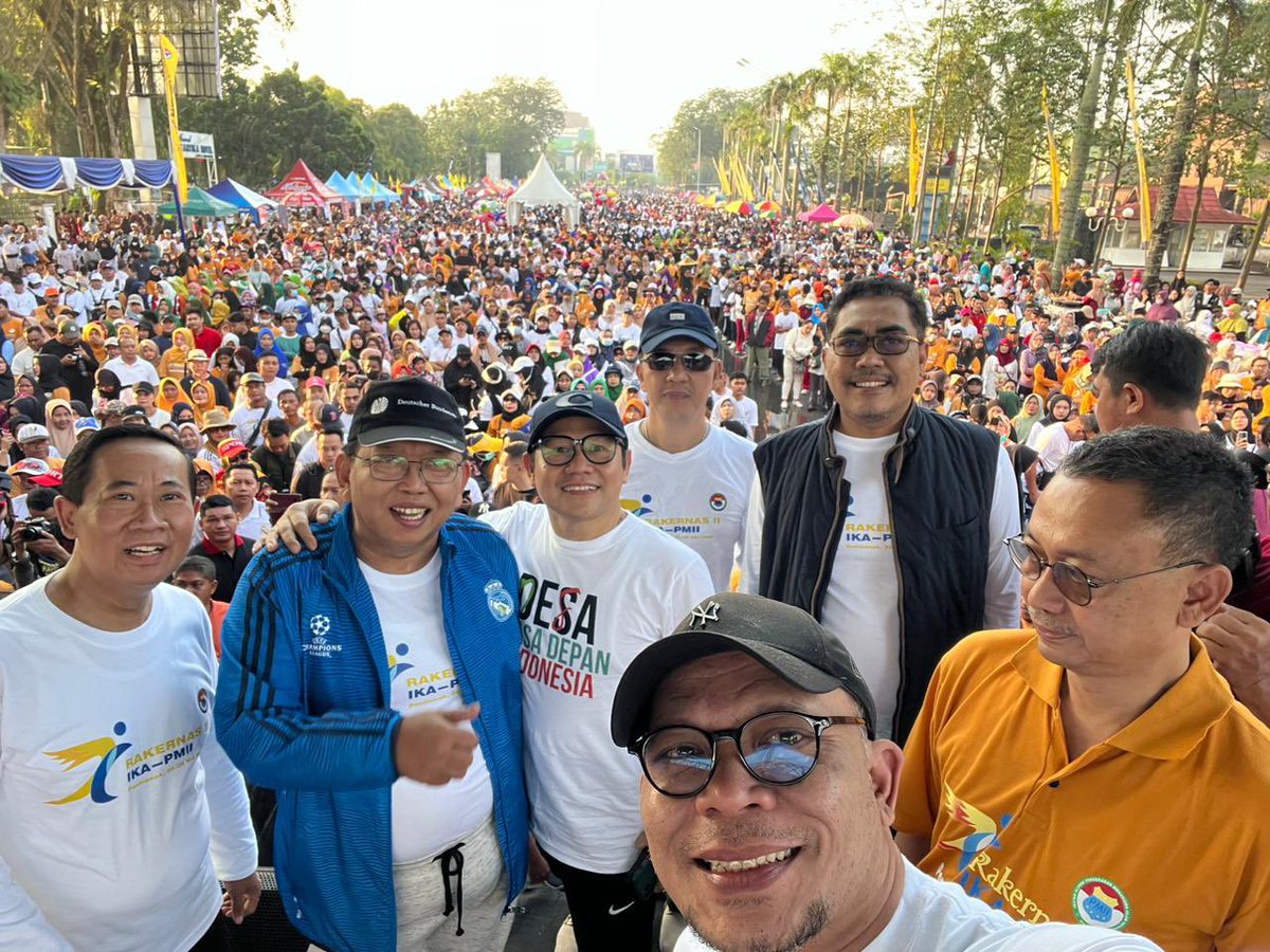 cakimiNOW's tweet photo. Jalan sehat bersama @pb_ikapmii dihadiri lebih dari 15 000 peserta,
#ikapmii #pmii #gusimin #pkb https://t.co/AgGJcINdp9