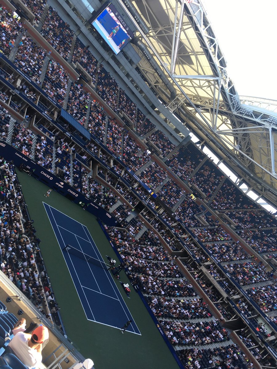 ann_6742's tweet photo. @All @Beamontgomery69 🤩we need to compare the famous Court Philippe Chatrier to the Arthur Ashe stadium 🎾🏆 #GrandSlam #LiveLimitless #LimitlessSport https://t.co/LAatG0GKMe