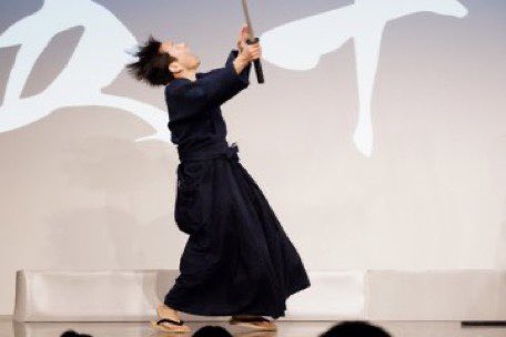 すいません！ギックリ腰良くならず今日一日、人生500年あるぐらいゆっくり動くことになりそうです。お手数かけます！！ https://t.co/D61yv1Z8pV