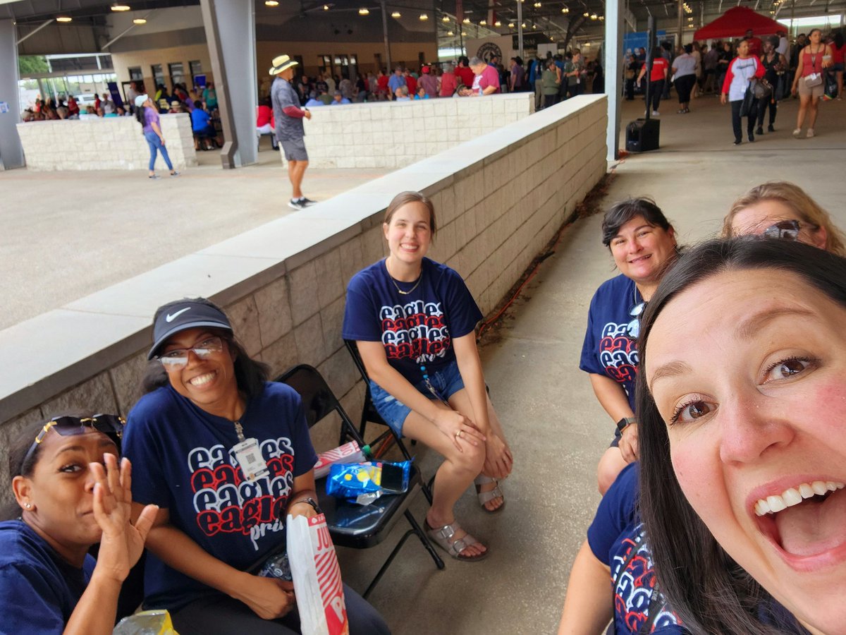 ELAR4Moreno's tweet photo. What a 🔥 end to the school year! Happy ConFUNcation! Summer, here we come! 😎😎😎 @MeyerEagles https://t.co/nkMueeJ5uB