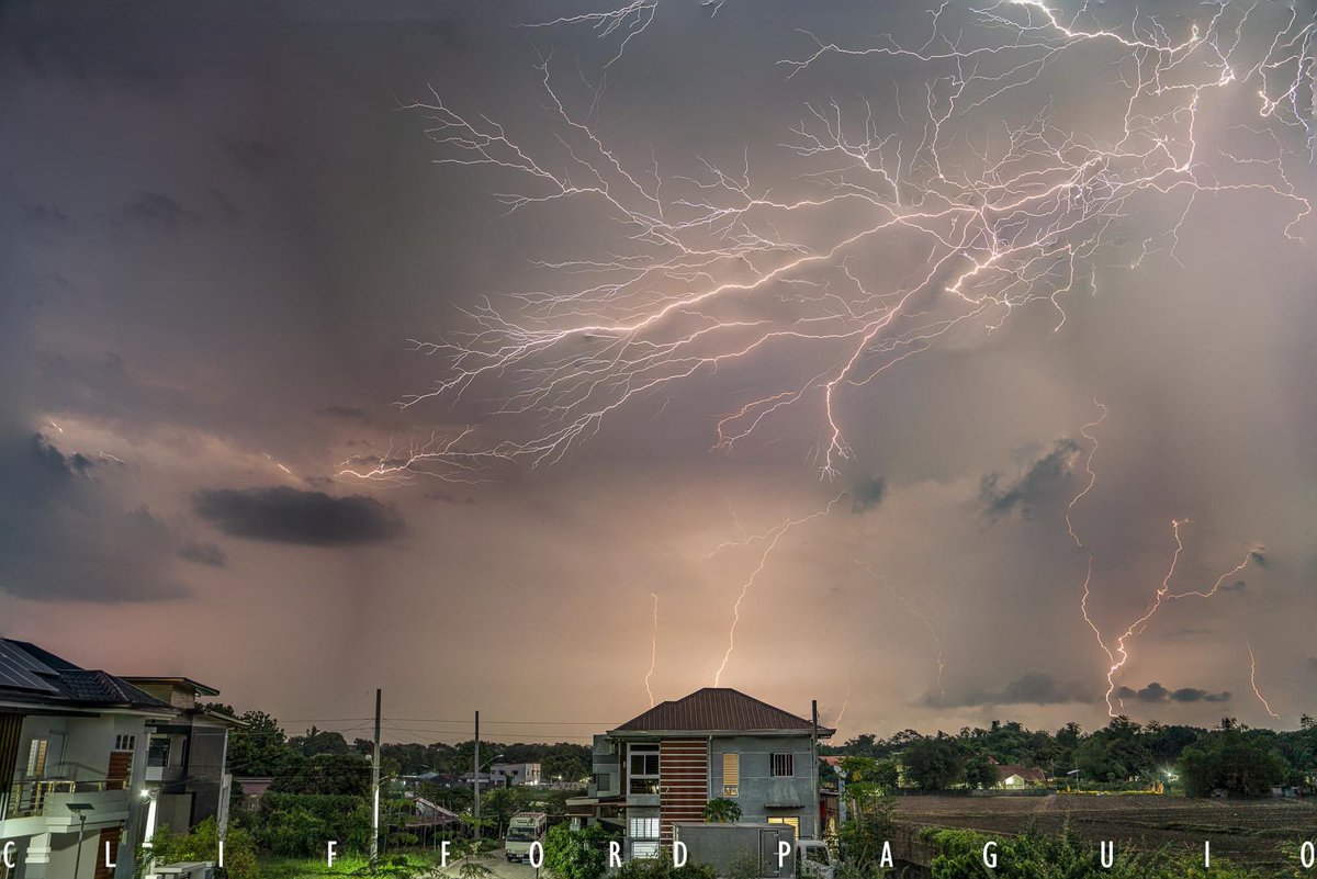 Lightning in Orani Bataan Philippines 
#BettyPH