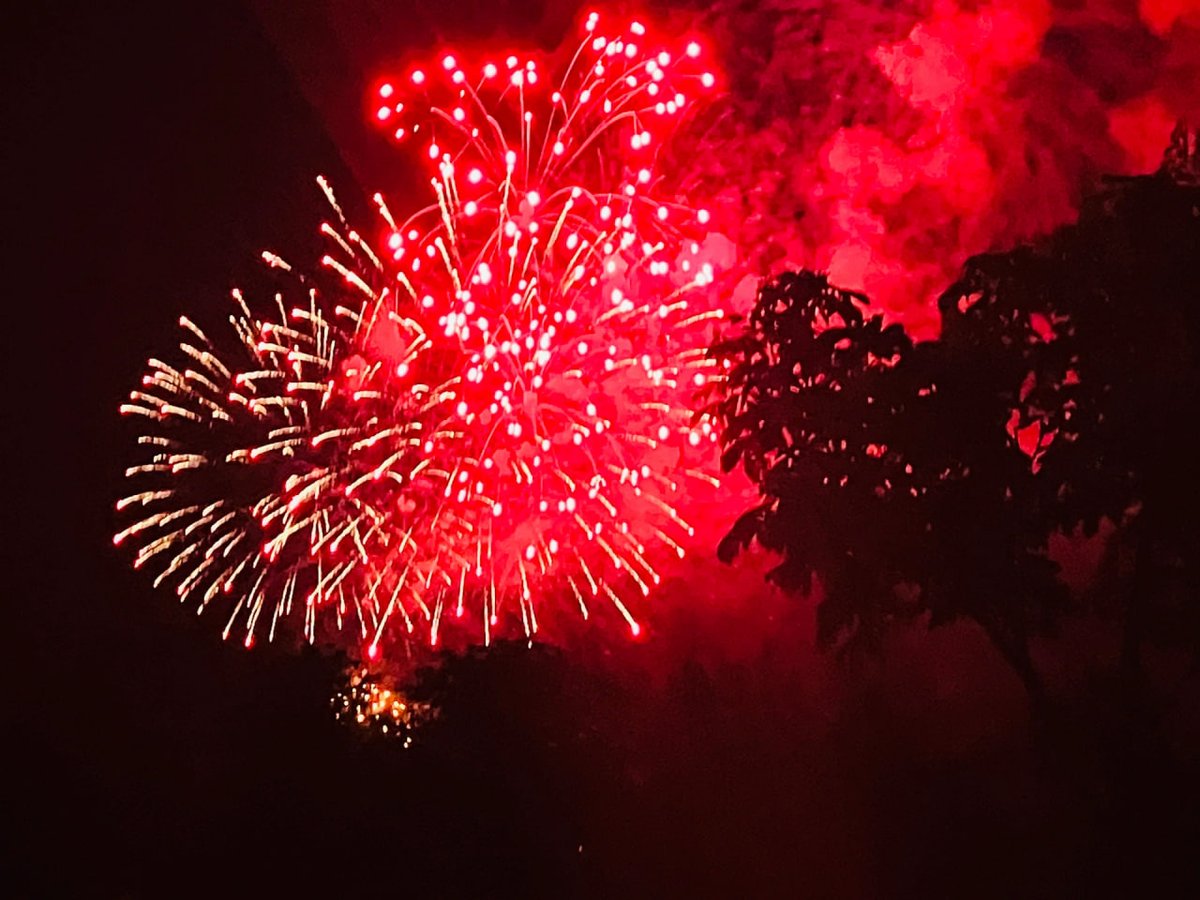 LinLin0716X's tweet image. #Ontario  the shore of Lake Ontario on May 22, there was no music, only a dance of light and shadow.