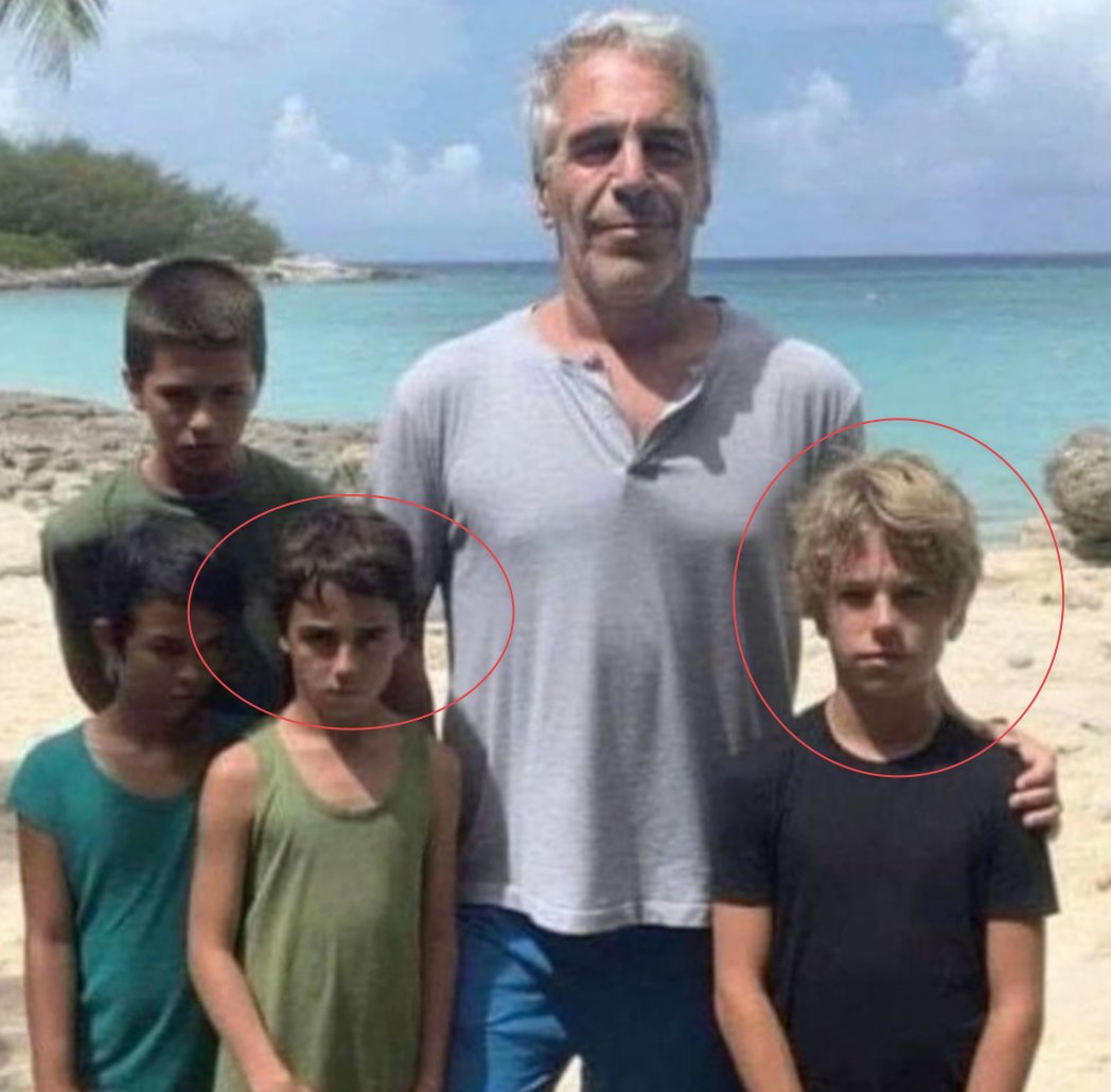 DramaAlert's tweet image. A new rumor is going around that the Island Boys were apart of Jeffrey Epstein's island. #DramaAlert

Many are sharing this photo as a result. Do you believe this is them with Epstein? 😂