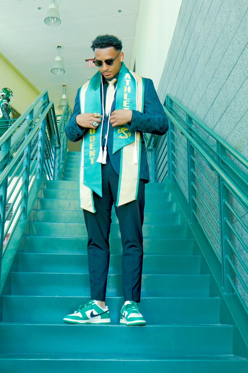 The only thing I did to end up here was put the work in & did it with a purpose..🙏🏽  #classof23 #MadeAtSacState 🖤🐝