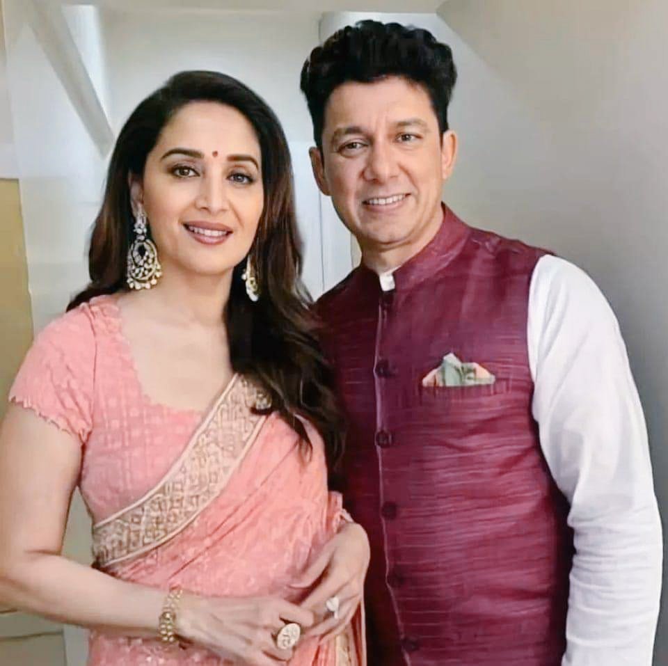 Good Morning 💞💝
 Happy Saturday 💞😊
May all the sweet prayers N 
 wishes come true yours!!! 
Ameen 🤲📿
My sweet ma'am 🤗 n Sir Ji 🙏❤️
@MadhuriDixit @DoctorNene #SweetSmile  #MadhuriDixit #DrNene #Happiness #madram
#SaturdayVibes #Saturday