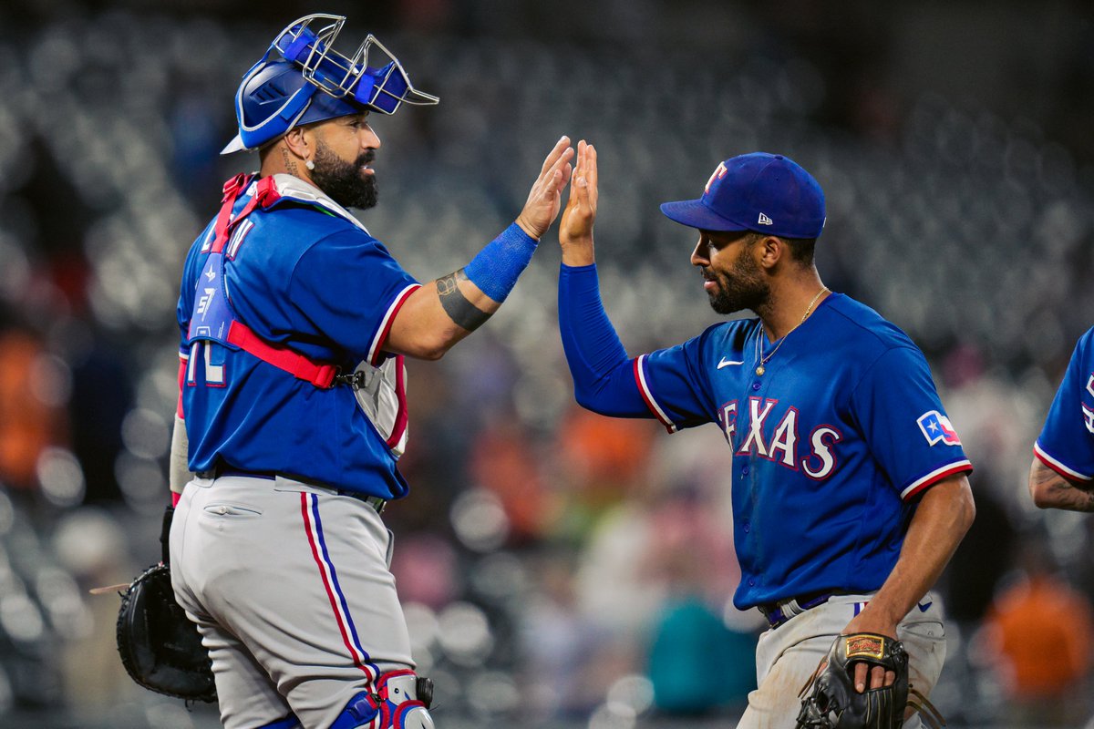 32-18

That ties the best 50-game start in team history. #StraightUpTX