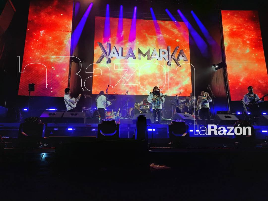 LaRazon_Bolivia's tweet photo. #FotoNoticias
Lleno total en el Teatro al Aire Libre de La Paz, este viernes en el en el recital en homenaje al Día de la Madre (Taykanurupa) de #KalaMarka.
Fotos: Claudia Benavente https://t.co/jD80khSK12