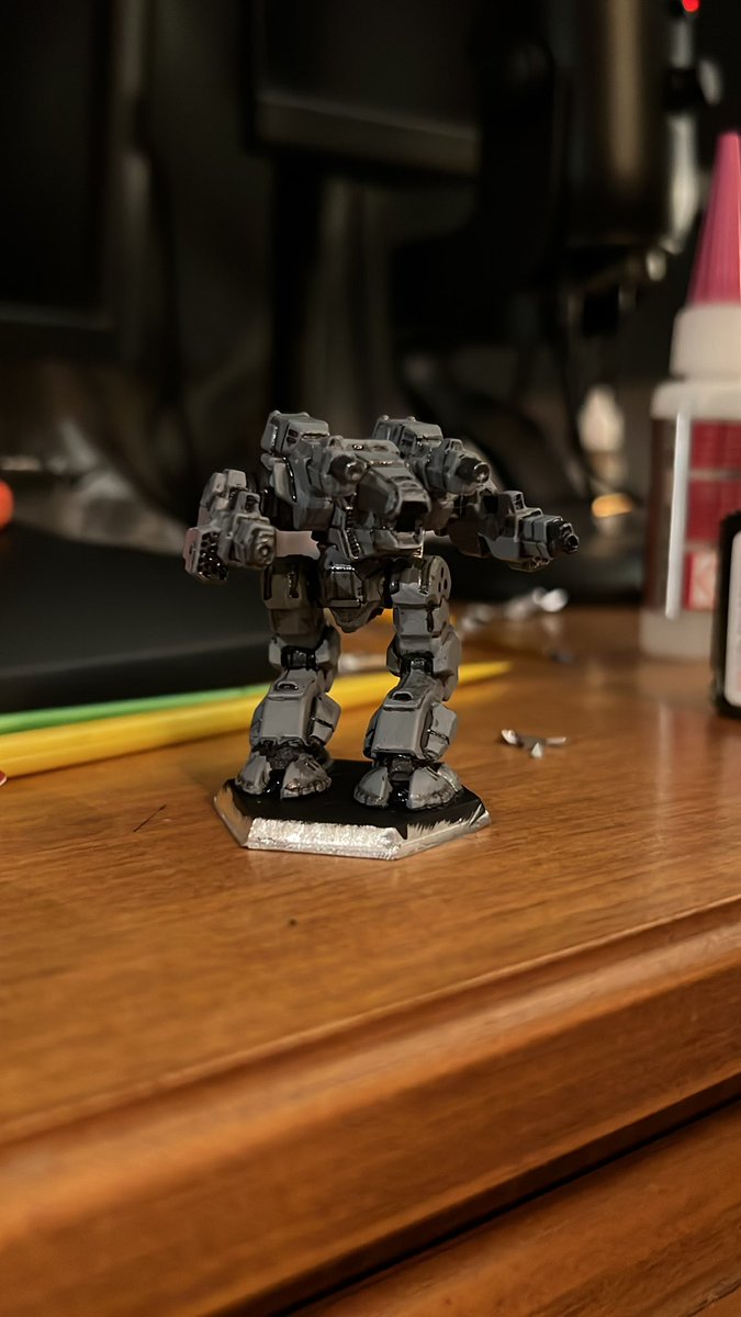 Tundra_Ci_Annwn's tweet image. Almost finished. Needs decals and the base to be finished. #battletech #clanwolf