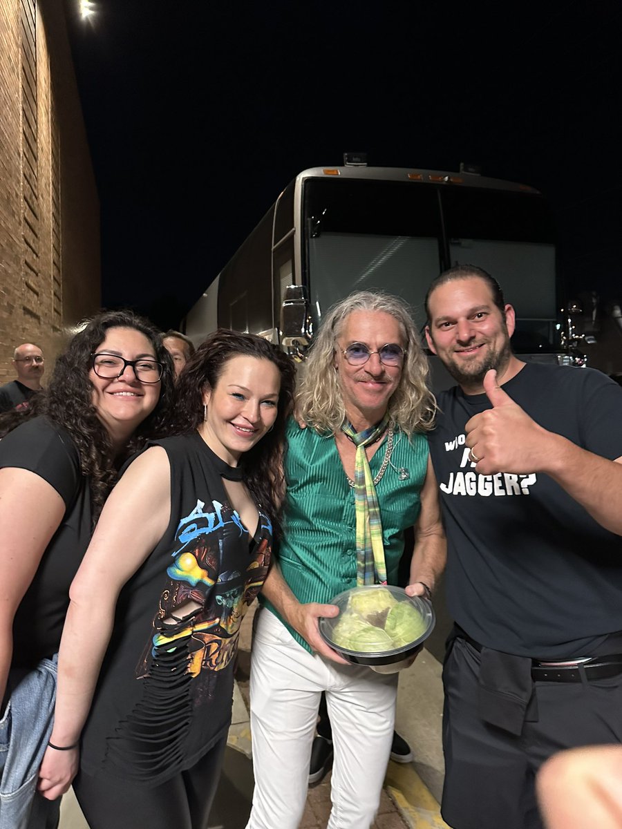 nikkimarlene's tweet photo. Thank you for tonight @CollectiveSoul 🫶🏼 it's been 4 years since my last concert and I couldn't be happier to kick off my concert tour with you guys ✌🏼#masksoff #collectivesoul #igotalongwaytorun https://t.co/QDiLXTc7Us
