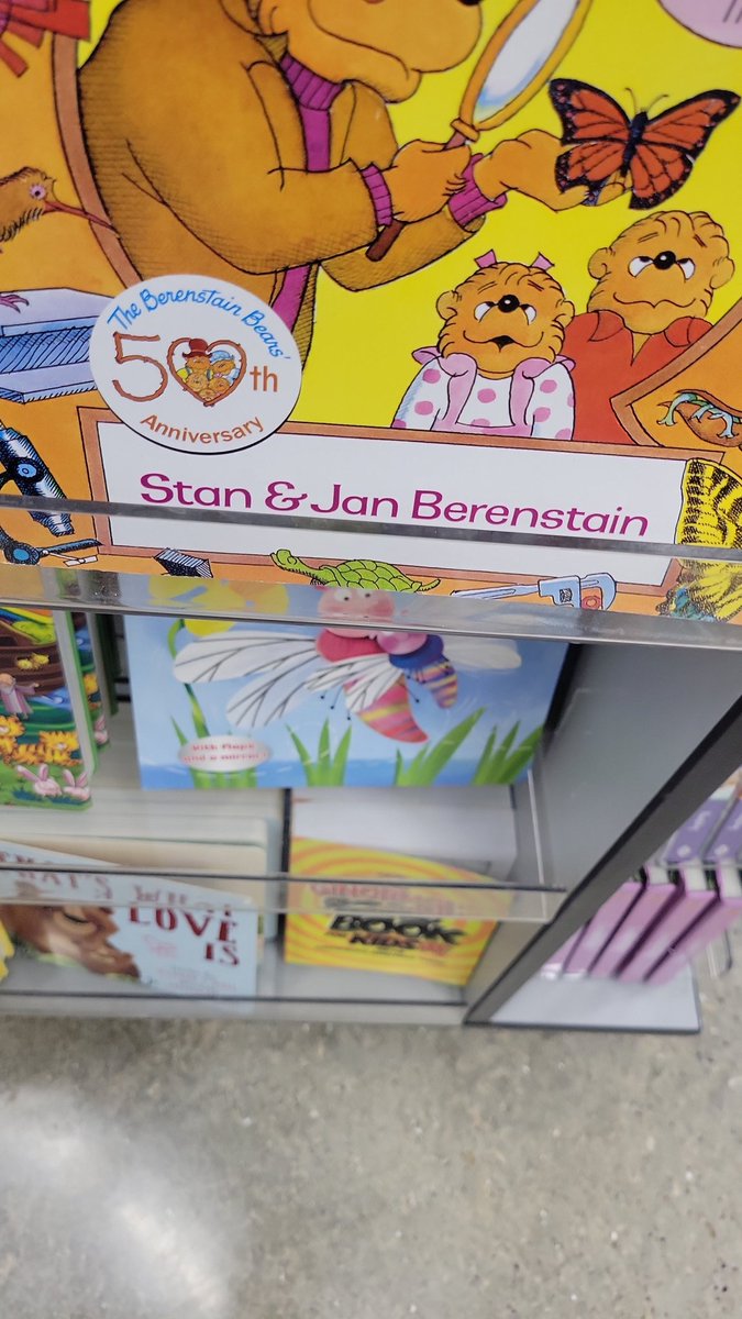 themeiz's tweet image. They're at it again!!