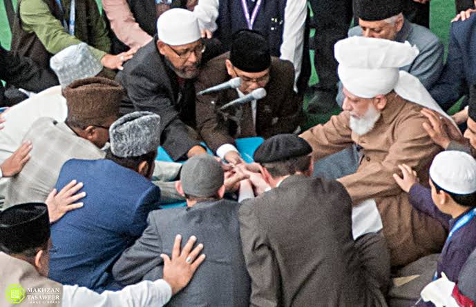 Shaziasajeel's tweet photo. "Khilafat is a source and beacon of Divine light. So hold on firmly to Khilafat." Hazrat Khalifatul Masih II (ra) 
#KhailfatDay 
#KhilafatForPeace https://t.co/3kNuekmWkF