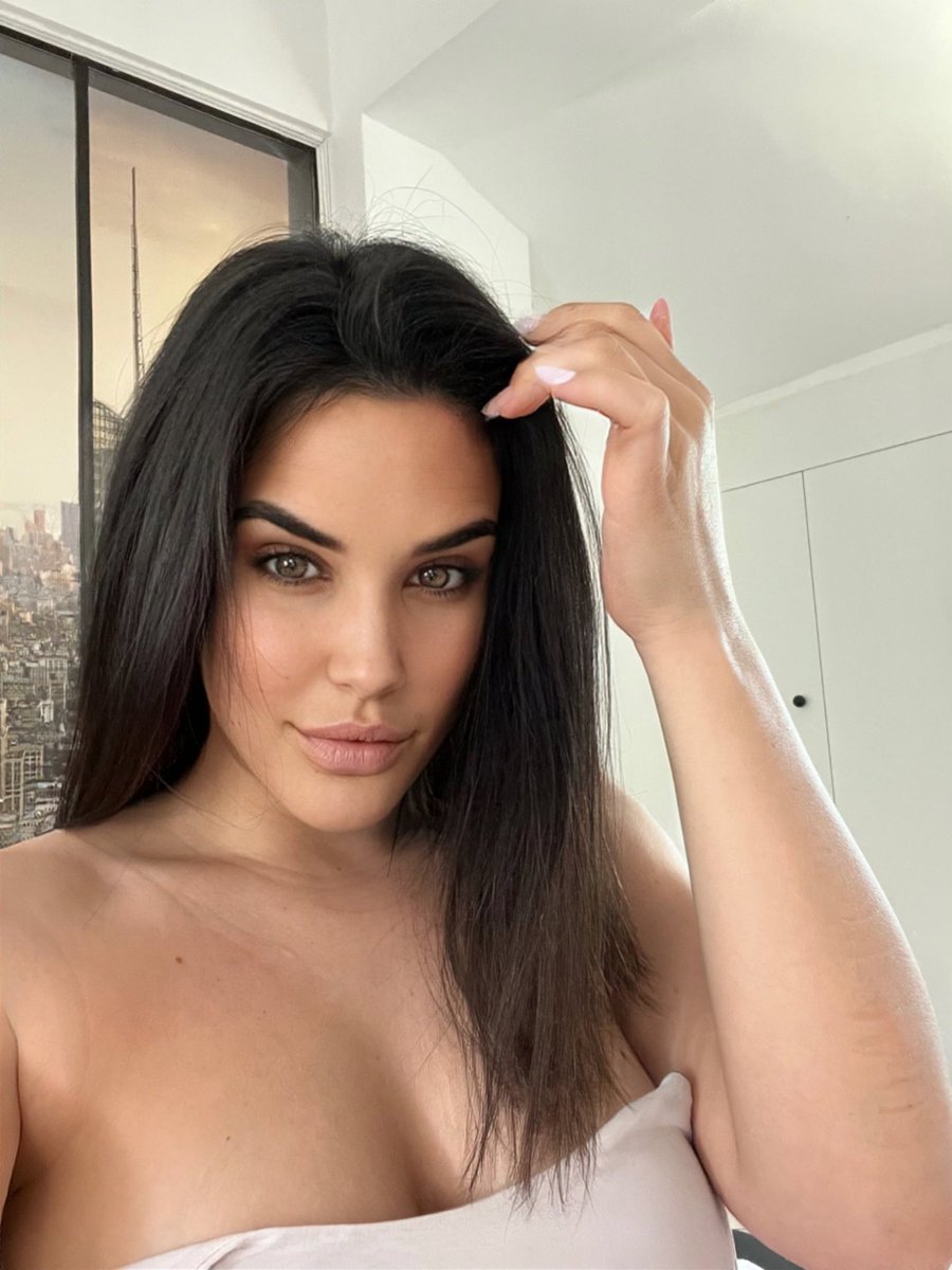 1000 Likes and 500 RT and I post a Nude