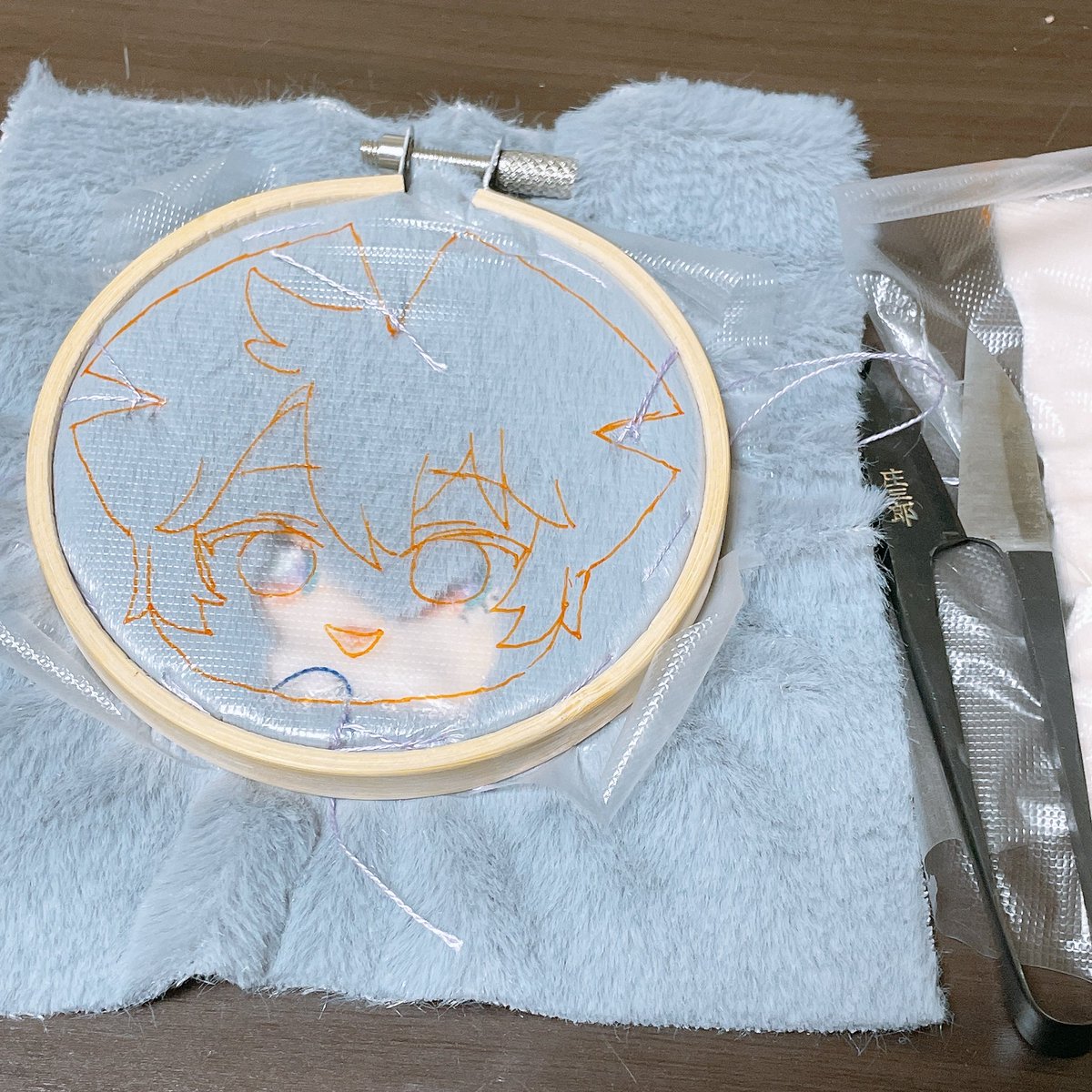 15cmはだいぶ大きいな〜！
髪の毛をキレイにつけたくて試行錯誤。

下絵はゲルインキボールペン(無印)を使ってます。 https://t.co/Vgm4Kj08Ow