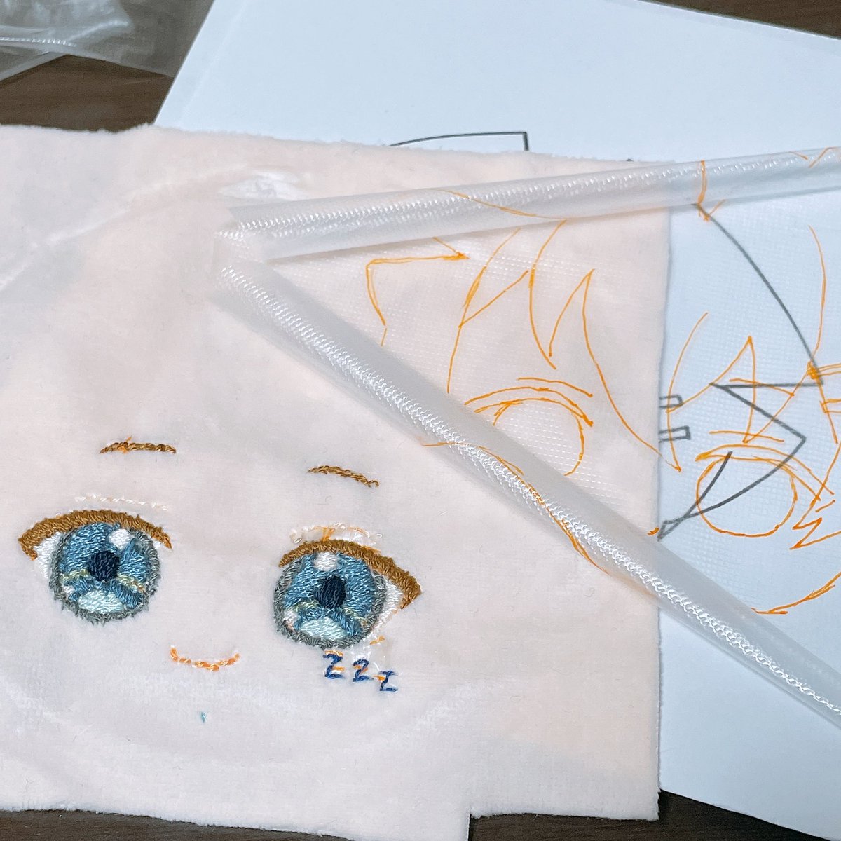 15cmはだいぶ大きいな〜！
髪の毛をキレイにつけたくて試行錯誤。

下絵はゲルインキボールペン(無印)を使ってます。 https://t.co/Vgm4Kj08Ow