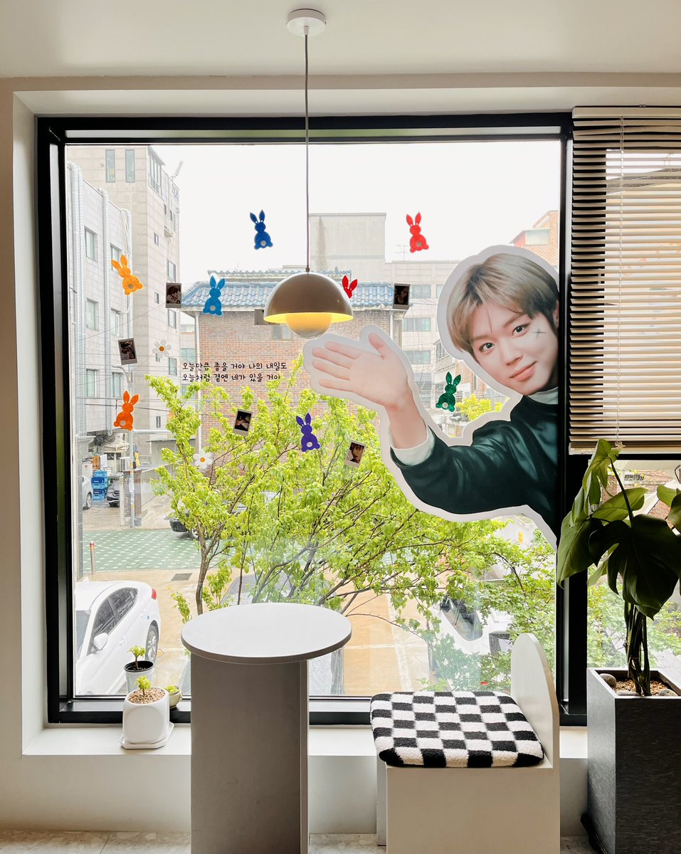 Hoonee_home's tweet photo. 💖✨ One Sweet Day in May

🥳 지후니 생일카페 곧 오픈합니다!!!

🏡 셀렉티드커피앤스윗츠
 🎈12:00pm~ 8:00pm

비오는날 찾아와주시는 메이님들 감사합니다!!!😘💕

#박지훈 #Parkjihoon https://t.co/29CBUgoKPs