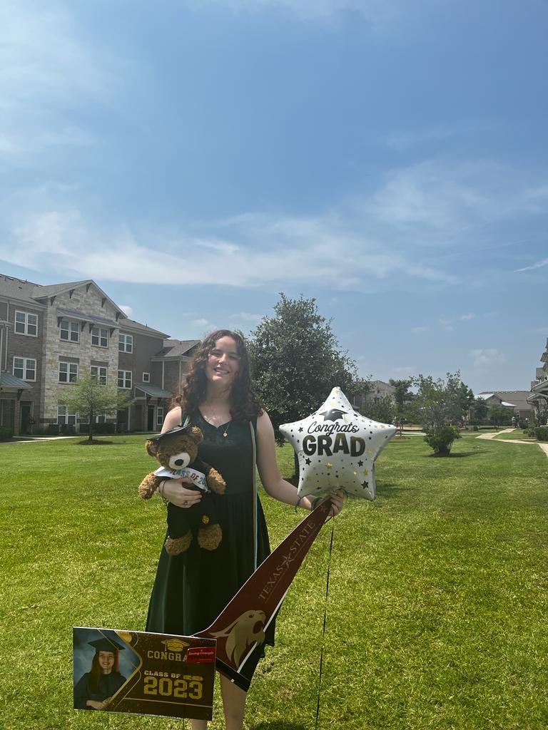 Alexademi76's tweet photo. Graduation 2023!! https://t.co/tAHNtNMbTq