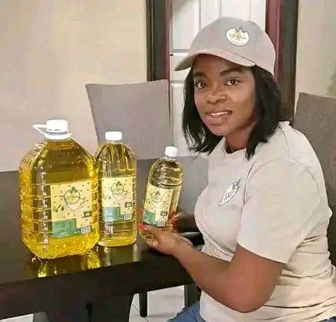 Avhaathu Queeneth Mutele is the founder of Q-ton cooking oil. They supply to households, small & big business such as restaurants, spaza shops and NGO’s.  Deliveries available in Selected areas of GP & Limpopo.

For sales contact 82 512 4620/072 525 8568

Blacks in business
