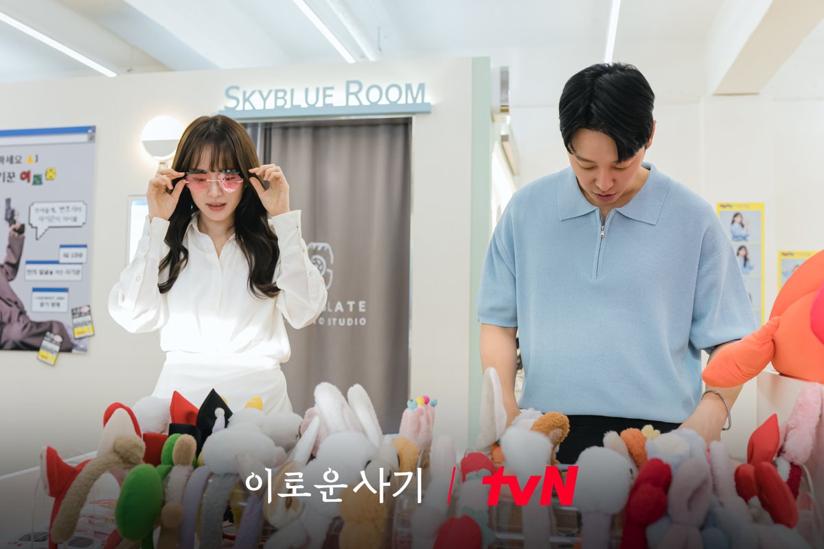CJnDrama's tweet photo. [D-1] 우당탕탕 이로운 팀플 아지트에 방문한 배우들❤
이로운사기즈 비하인드 단체뽀토📸

그만 멋져도 되는 이 조합🥹
내일 첫방⏰기다리다가 숨 넘어가겠어요ㅠㅠ

5/29 [월] 저녁 8:50 tvN 첫 방송
#이로운사기 #DelightfullyDeceitful
#tvN #스트리밍은TVING https://t.co/gjER2ff5N8
