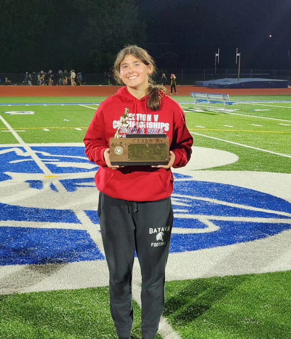 Petry310's tweet photo. @_Juliap_05 finished 4th in Shot put today. Batavia Girls Track are Sect 5  Champs. This ends a great @BataviaCSD career for Julia. She competed in 6 varsity sports her Senior year and overall has 5 Sectional Championships @PrimetimeBall_ https://t.co/IVzKKyyf98