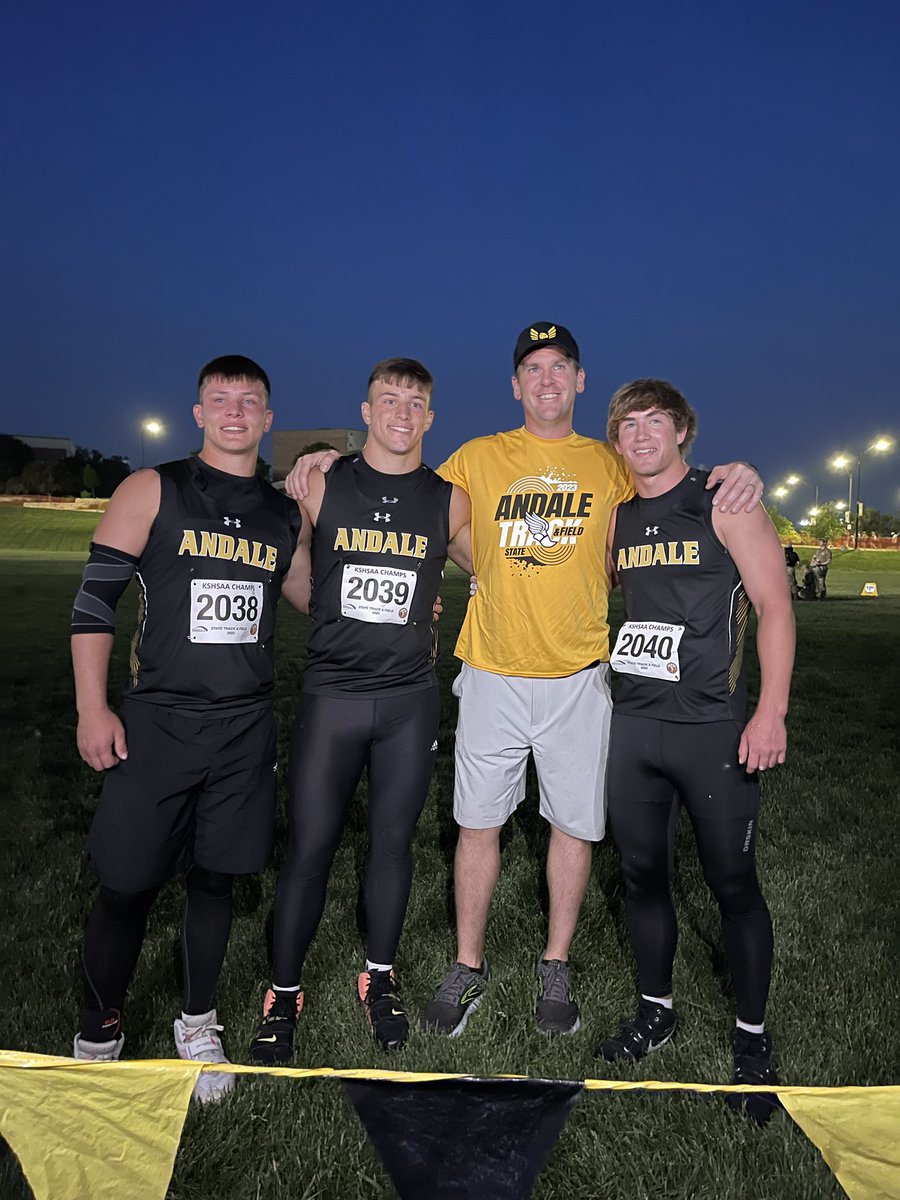Absolutely unreal field today in the 4A boys javelin. 
Andale picks up 23 points. Riley Marx and Jonah Meyer both go over 200 feet. Marx wins the event at 206-11, just shy of a state meet record. Meyer throws 202-6 to finish runner-up. 
Cooper Marx 4th at 186-4
#trackinkansas