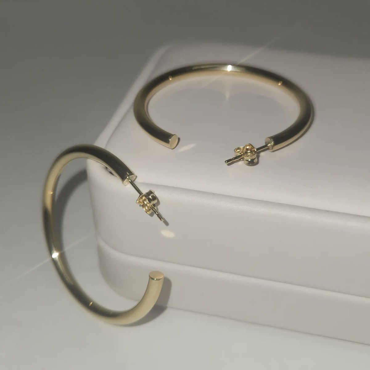 14 karat gold hoop earrings.

#goldhoops #goldhoopearrings #hoopearrings #yellowgoldhoops #goldearrings #bidrussianjewelery #glendaleca #manailbidrussian #gold #glendalecalifornia #jewelerystore #jewellerystore #jewelrystore #goldshop #goldstore #goldbusiness #jeweleryshop