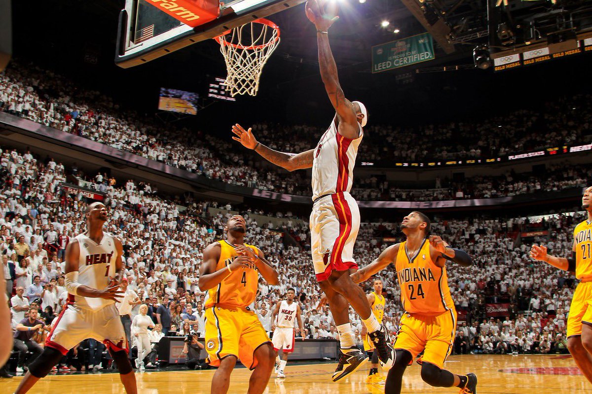 ShootHoopsPod's tweet photo. LeBron in 2007 ECF vs DET (age 22):

26p
9.2r
8.5a
3.2 stocks
53.7% TS

LeBron in 2013 ECF vs IND (age 28):

29p
7.3r
5.3a
2.8 stocks
60.9% TS

LeBron in 2023 WCF vs DEN (age 38):

27.8p
9.5r
10a
2.3 stocks
60.5% TS https://t.co/6eCLsN2EPd