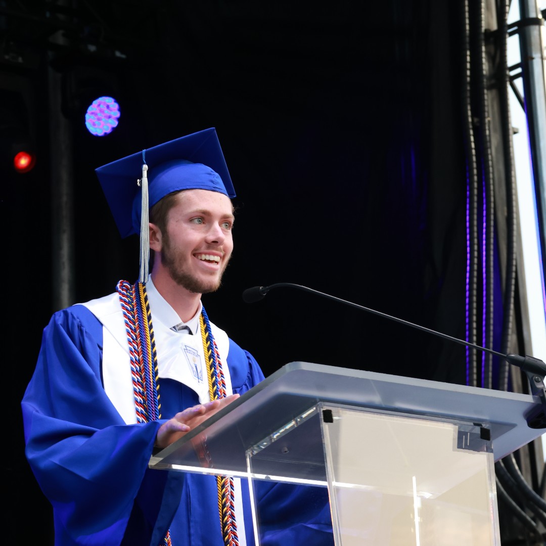 GCCISD's tweet photo. Some of our favorite photos from the #RSSCLASSOF2023 graduation ceremony. 📸 View more photos at https://t.co/ekRCONqa3p #backtostallworth https://t.co/BEalLV0qxt