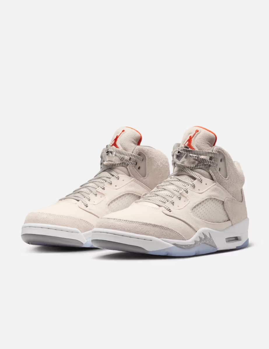 BuildSkilled's tweet photo. AIR JORDAN 5 RETRO SE CRAFT
see more @ https://t.co/hg1uwAJM2v
#nike #nikeus https://t.co/p8AbGTrRy0