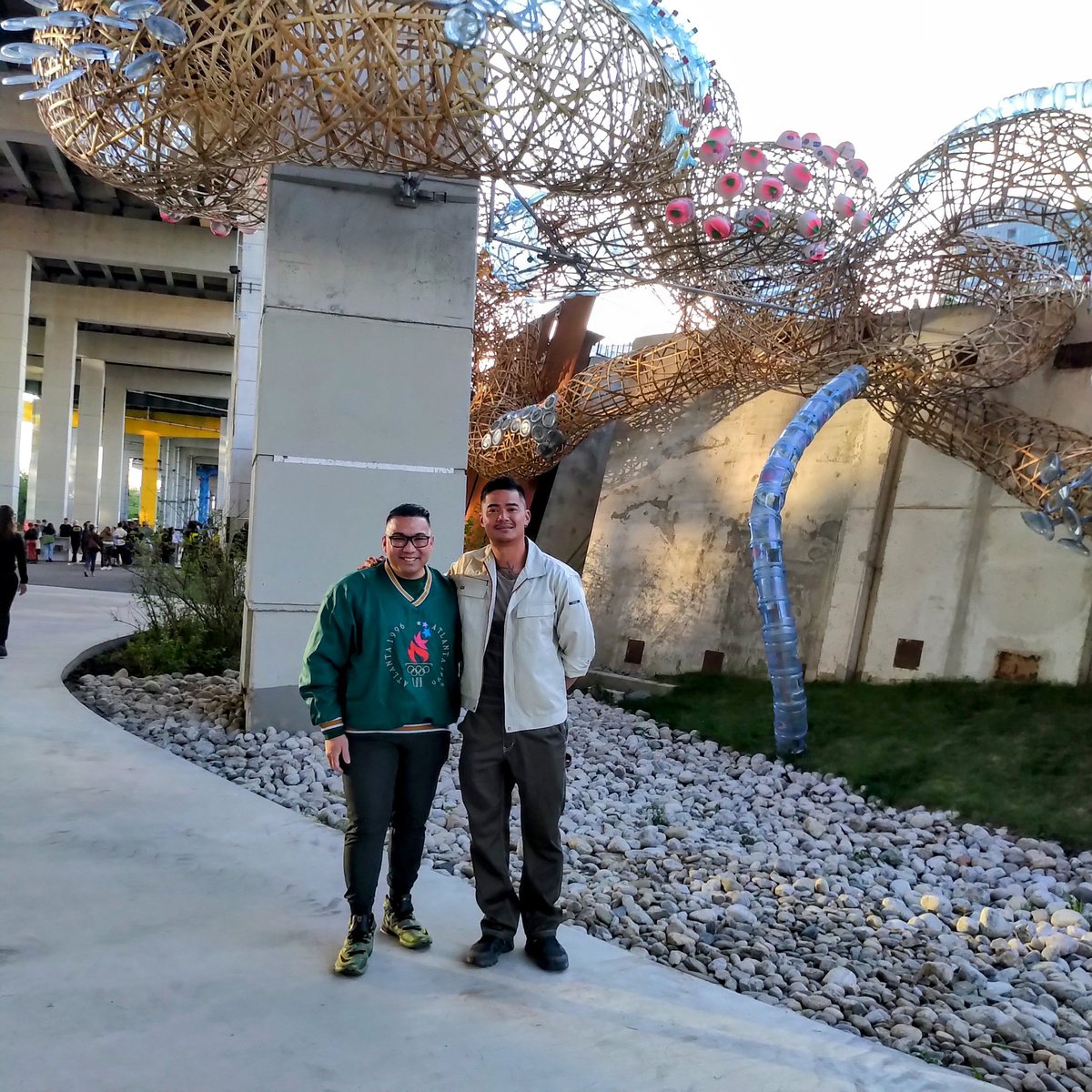 lourozmercader (@lourozmercader) on Twitter photo It was a real honour to meet Leeroy New at the opening launch party of his spectacular commission tonight!
The sculpture “Balete Bulate Bituka” is shaped by a twisting, elongated framework of 8,500 pounds of bamboo is now available for public viewing <a href="/thebentway/">The Bentway</a>! #Toronto It was a real honour to meet Leeroy New at the opening launch party of his spectacular commission tonight!
The sculpture “Balete Bulate Bituka” is shaped by a twisting, elongated framework of 8,500 pounds of bamboo is now available for public viewing <a href="/thebentway/">The Bentway</a>! #Toronto