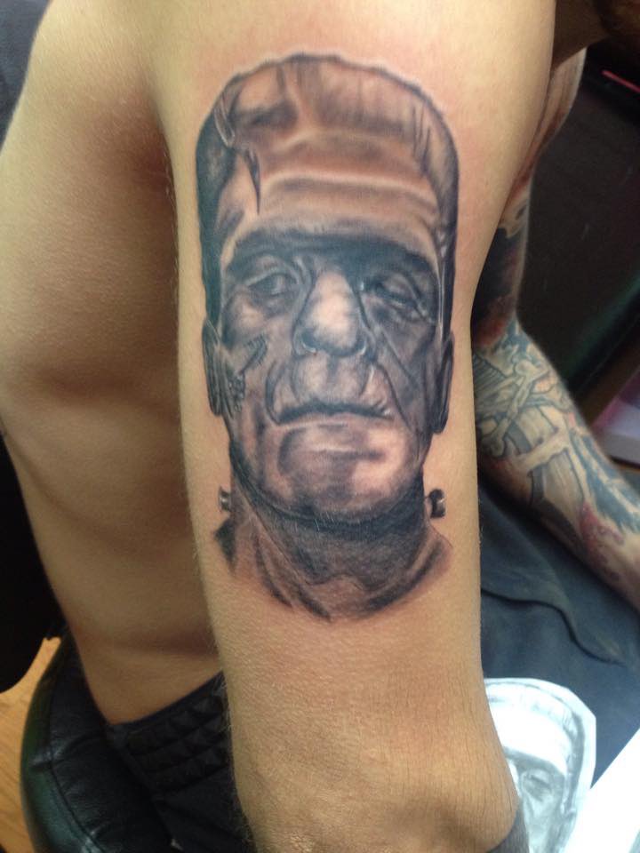 Celine12rose's tweet photo. I'm Rose the tattoo artist Iemme know if you have any interest in this only those are ready to got this on any specific place are allowed to comment please 

And I need retweet on this fams ❤️ https://t.co/H3Dt7Tqkmw