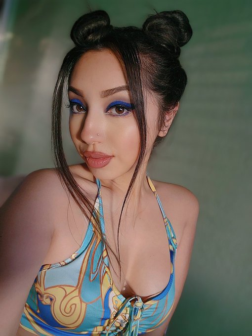 Here, I'll grace you with My lovelee face 💕 https://t.co/CSuKAfWd6D