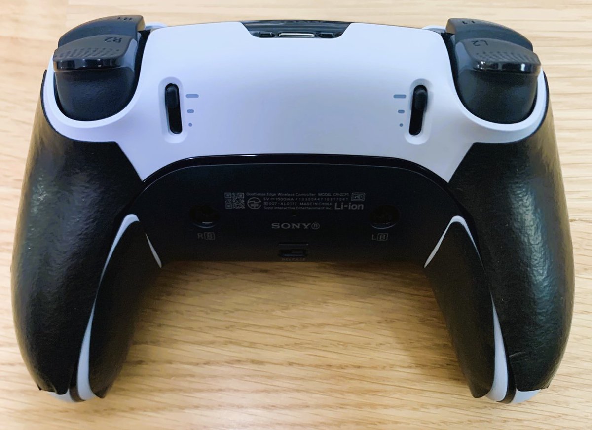 世界で最強、最高、唯一の滑らないグリップのPS5 Edge用は7月末頃に