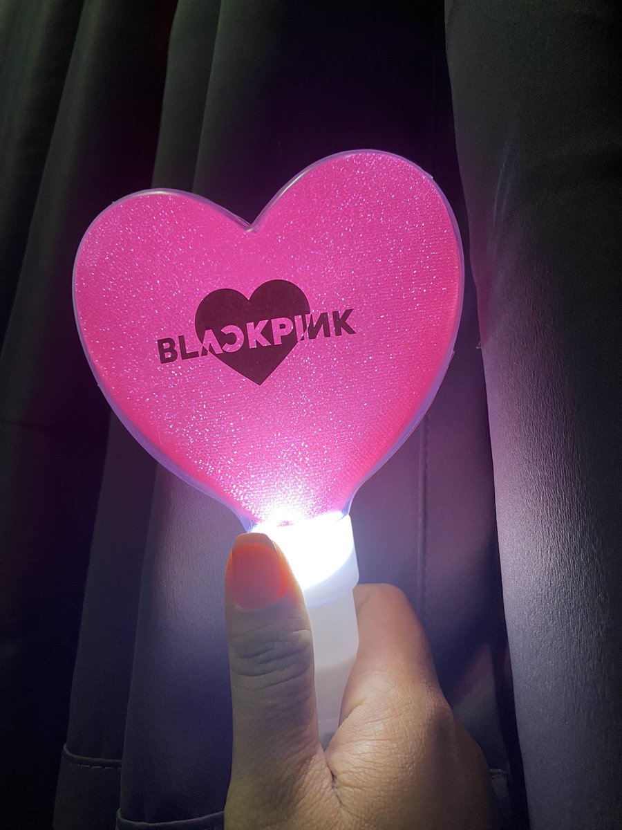 Tanyapa5's tweet photo. สนมใจแท่งไฟ พัด ทักมานะคะพร้อมส่งหน้าคอนค่ะ#BORNPINK_WORLDTOUR #BORNPINKENCOREinBANGKOK #BORNPINKinBANGKOK https://t.co/9mmZe6d4Yq