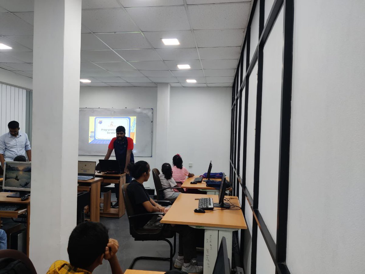 stemuplk's tweet photo. CoderDojo @ SLT Training Center, Peradeniya is going on now.. #lka #stemup #SLTMobitel #CoderDojo #Scratch https://t.co/s7llXfoxJx