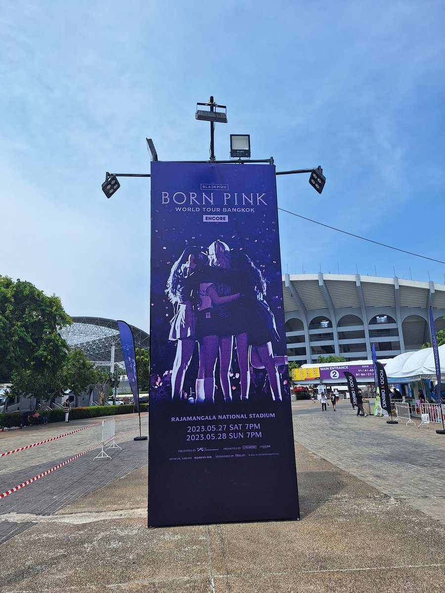 mindyOrdonez's tweet photo. Sunny day at the     #BLACKPINK_BORNPINKENCORE https://t.co/368VjcE7lE