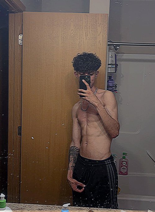 Watch ℑ𝔰𝔯𝔞𝔢𝔩 𝔗𝔞𝔭𝔦𝔞's leaked NSFW photo on TwXstars