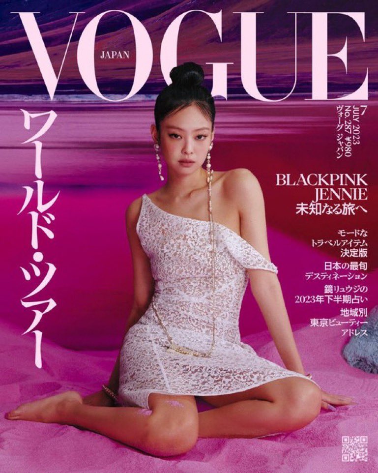 #JENNIE is the first idol who appears in three popular top Japanese fashion magazines #VOGUE , #ELLE & #HarpersBazaar