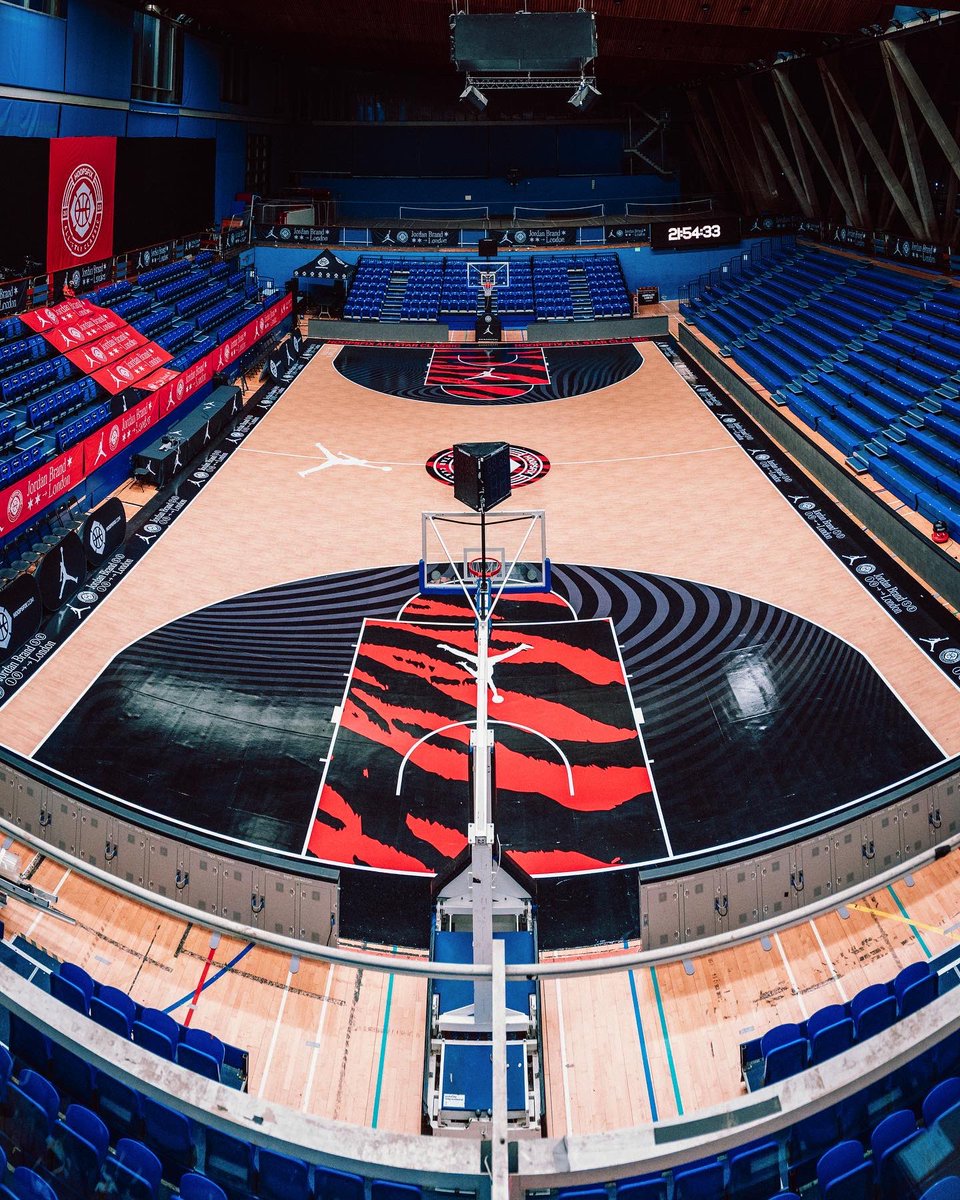 Hoopsfix's tweet photo. Stage is set 🔥

#HASC23 | #Jumpman23 https://t.co/sqx7sj4PkB