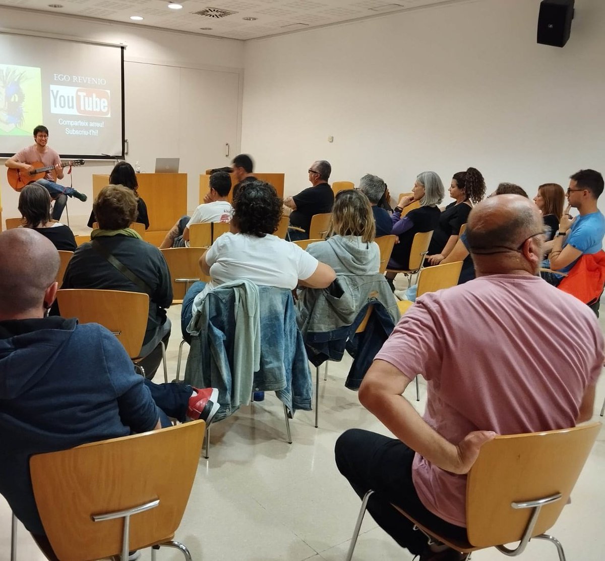 cuplhospitalet's tweet photo. 🌱 Avui toca reflexionar després de 15 dies de campanya. Una campanya feta amb les nostres pròpies mans i amb tots els poders en contra volent-nos invisibilitzar.

✊🏿 Infinites gràcies a totes les militants, col•laboradores, simpatitzants i treballadores que ho heu fet possible. https://t.co/s3JKcWV6rB