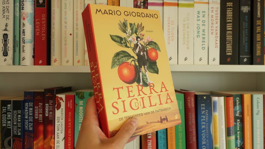 Marc van l8r.it/O2HJ over 'Terra di Sicilia' van Mario Giordano: "Het boek is een schatkist van geuren, kleuren en smaken, soepel vermengd met analyse en commentaar." 🍊✨ <a href="/mwleijendekker/">Marc Leijendekker</a>

Meer weten? 👉 l8r.it/CRTU