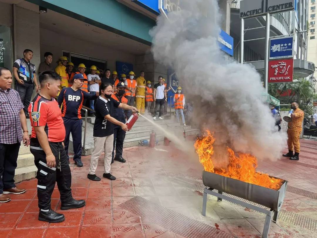 bsapasig's tweet photo. TINGNAN: Nakiisa ang ating mga constituents from @TheLindenSuites sa Fire & Evacuation Drill ngayong araw. ππ¨π»βπ Ang ating lubos na pasasalamat sa BDRRM at Bureau of Fire Protection sa inyong walang pagod na paggabay. π
#BSAFireDrill #BidaAngHandaBSA #TuloyAngSerbisyoBSA https://t.co/qIPr0Y9jLV