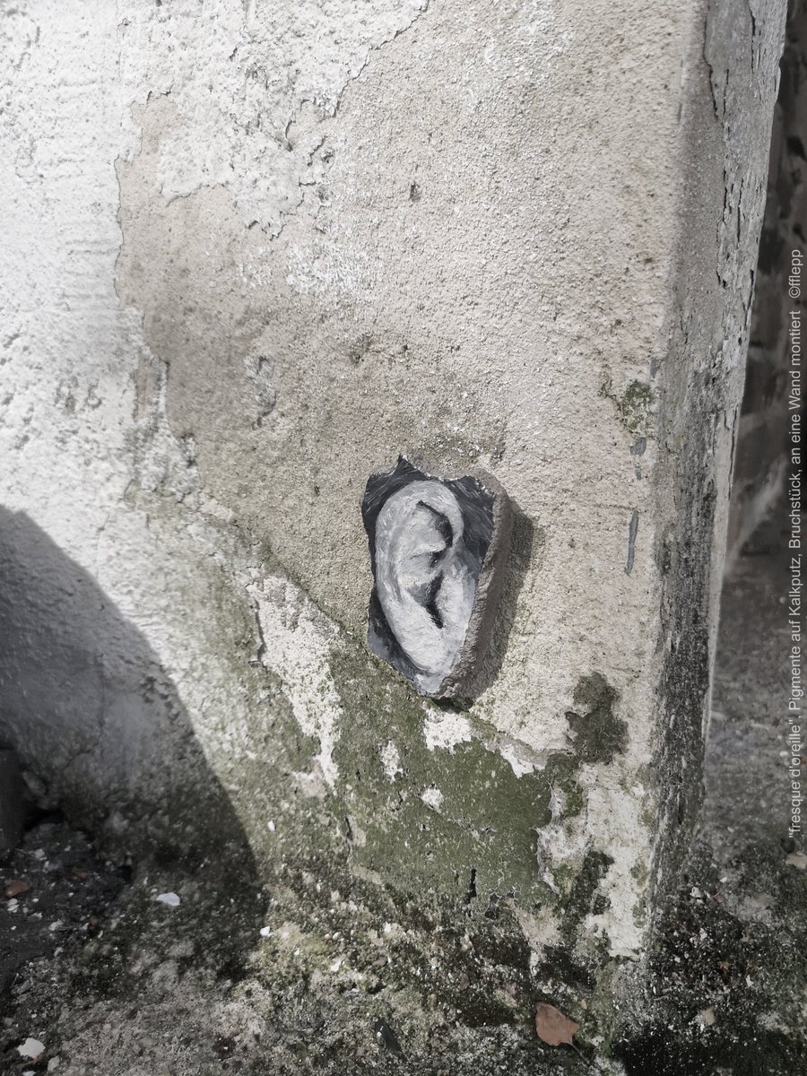 ["fresque d'oreille", Pigmente auf Kalkputz, Bruchstück, an eine Wand montiert]