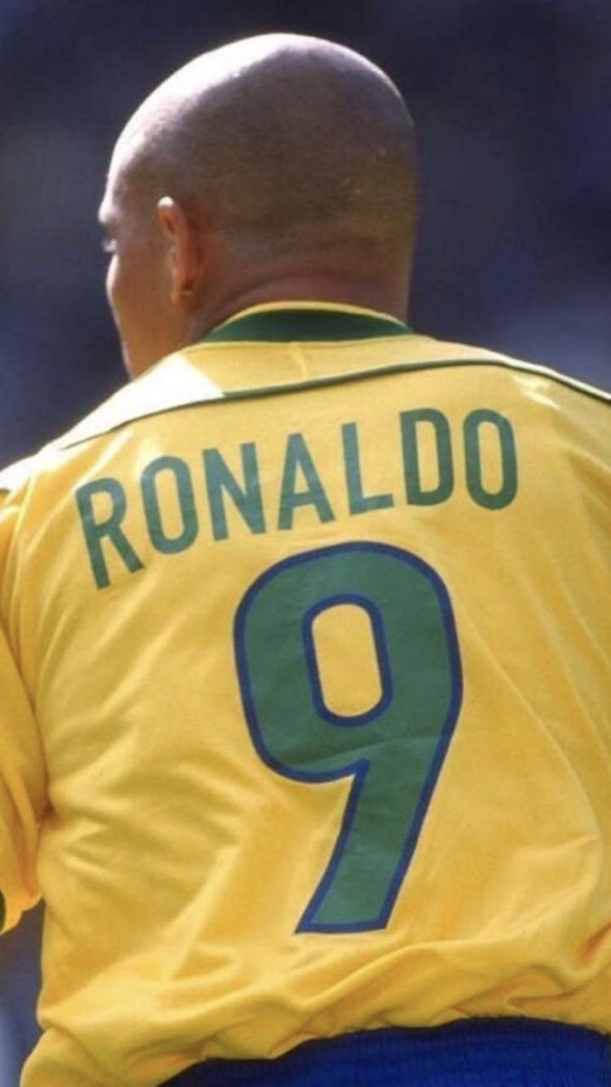90sfootball's tweet image. Ronaldo #9.