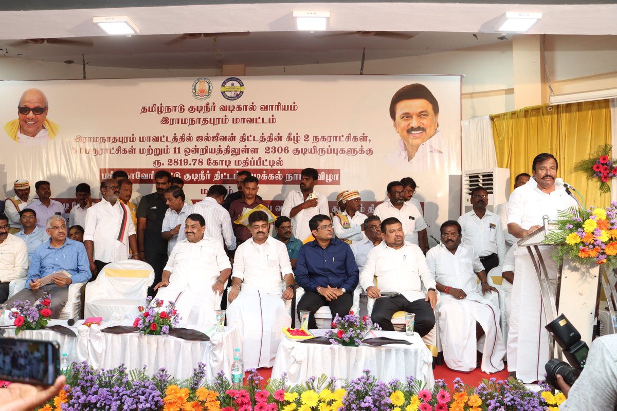 KN_NEHRU's tweet photo. மாண்புமிகு முதலமைச்சர் திரு.மு.க.ஸ்டாலின் அவர்களின் வழிகாட்டுதலின்படி, நகராட்சி நிர்வாகம் மற்றும் குடிநீர் வழங்கல் துறையின் சார்பில், இராமநாதபுரம் மாவட்டத்தில் ஜல் ஜீவன் திட்டத்தின் கீழ் 2 நகராட்சிகள், 5 பேரூராட்சிகள் மற்றும் 11 ஊராட்சி ஒன்றியங்களில் உள்ள 2306 ஊரக குடியிருப்புகளுக்கு ரூ.2819.78 கோடி மதிப்பீட்டில் புதிய காவிரி கூட்டுக் குடிநீர் திட்டம் அடிக்கல்நாட்டு விழா மற்றும் சாயல்குடி பேரூராட்சியில் ரூ.1.91 கோடி மதிப்பில் புதியதாக கட்டப்பட்ட வாரச்சந்தை கட்டிடம் திறப்பு விழா நடைபெற்றது. இவ்விழாவில் மாண்புமிகு பிற்படுத்தப்பட்டோர் நலத்துறை அமைச்சர் ராஜகண்ணப்பன் அவர்களுடன் இணைந்து புதிய திட்டங்களுக்கு அடிக்கல்நாட்டி, முடிவுற்ற திட்டங்களை திறந்துவைத்தேன்.

இந்நிகழ்ச்சிகளில் நாடாளுமன்ற உறுப்பினர் நவாஸ்கனி, சட்டமன்ற உறுப்பினர்கள் காதர்பாட்சா முத்துராமலிங்கம், கருமாணிக்கம், முருகேசன், அரசு உயரதிகாரிகள், அரசு அலுவலர்கள், கழக நிர்வாகிகள் மற்றும் பொதுமக்கள் உள்ளிட்ட பலர் கலந்துகொண்டனர்.

#DMK | #MKStalin | #KNNehru | #Madurai | #DravidianModel