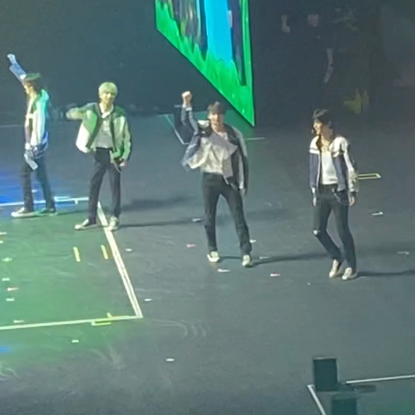 cami_yourss's tweet photo. #TXT #concert at  San Antonio (day 2) #sweetmirage I DID IT!! https://t.co/0dSJSZbTJ2