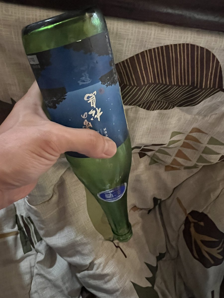 えっ…⁉️30分前くらいにテイスティングって言って味見してただけなのに…

嘘みたいだろ❓
味見してただけなのに空なんだぜ…❓

テイスティングとは一体…🤔
ま、まぁ…もう1本買ってくればプラマイゼロやな😆👍