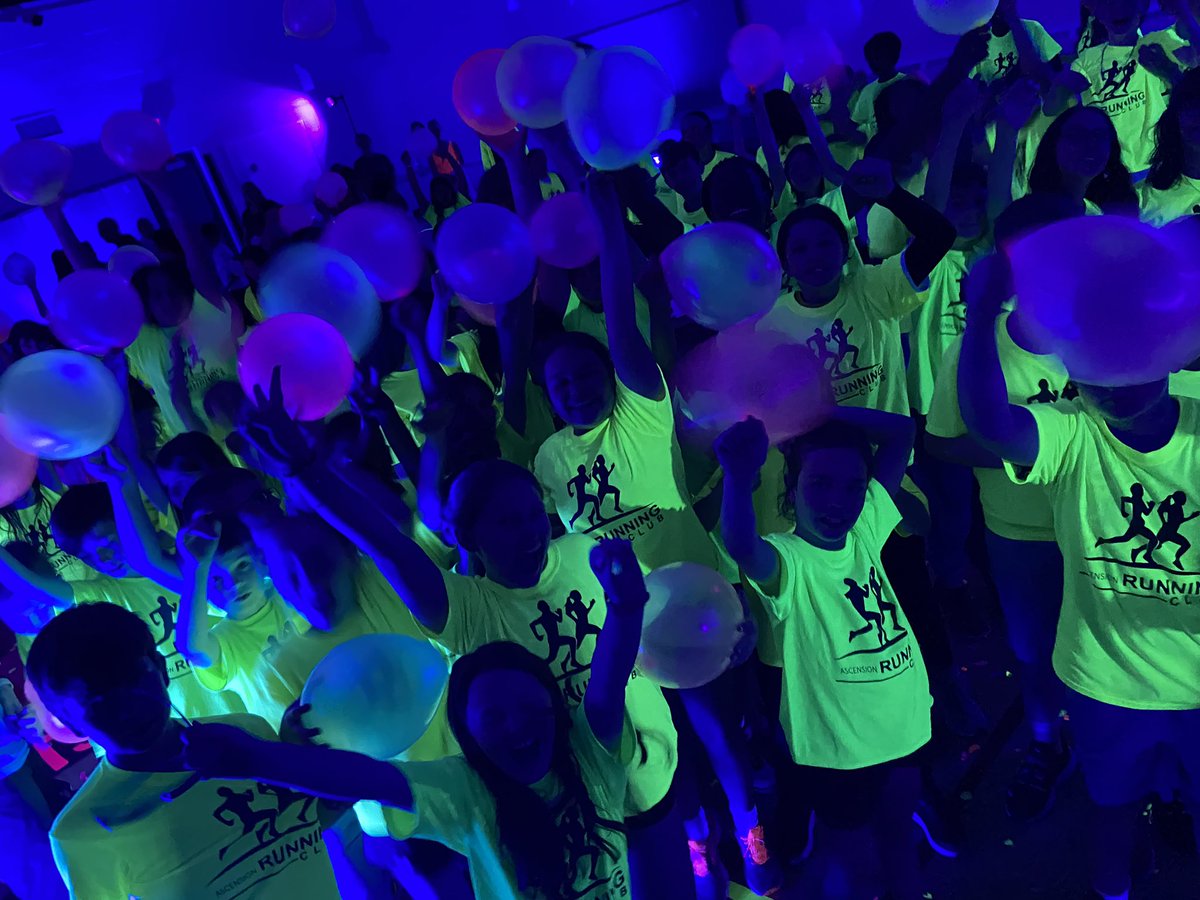 AscensionHcdsb's tweet photo. We are all about pumping 🆙 our students and celebrating their successes! An epic pep rally for our amazing HUSTLE HEROES as we gear up for the big race! Thanks to our head coach @mrs_saraphanian for inspiring our students &amp; leading us to that finish line! @lighthousegrief @HCDSB https://t.co/peNyVAghPA