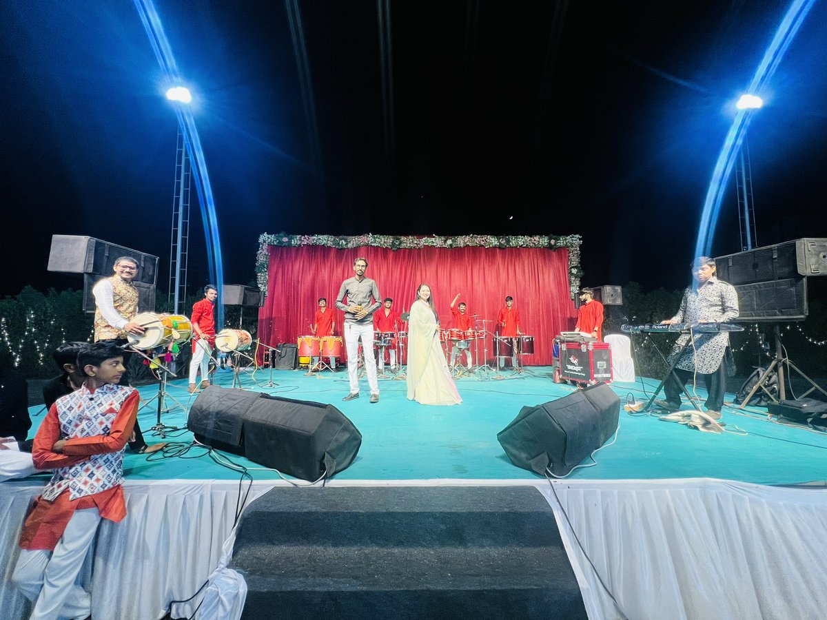 Had a amazing GARBA Show  @ RAJKOT 

#Akbari_family

👗 @Gj 5 amreli 
.
.
#yogitapatel #patelyogita  #Lokdayro #garba  #Krishna #Folk #music #garba #dandiya #weddingsongs #lagangeet