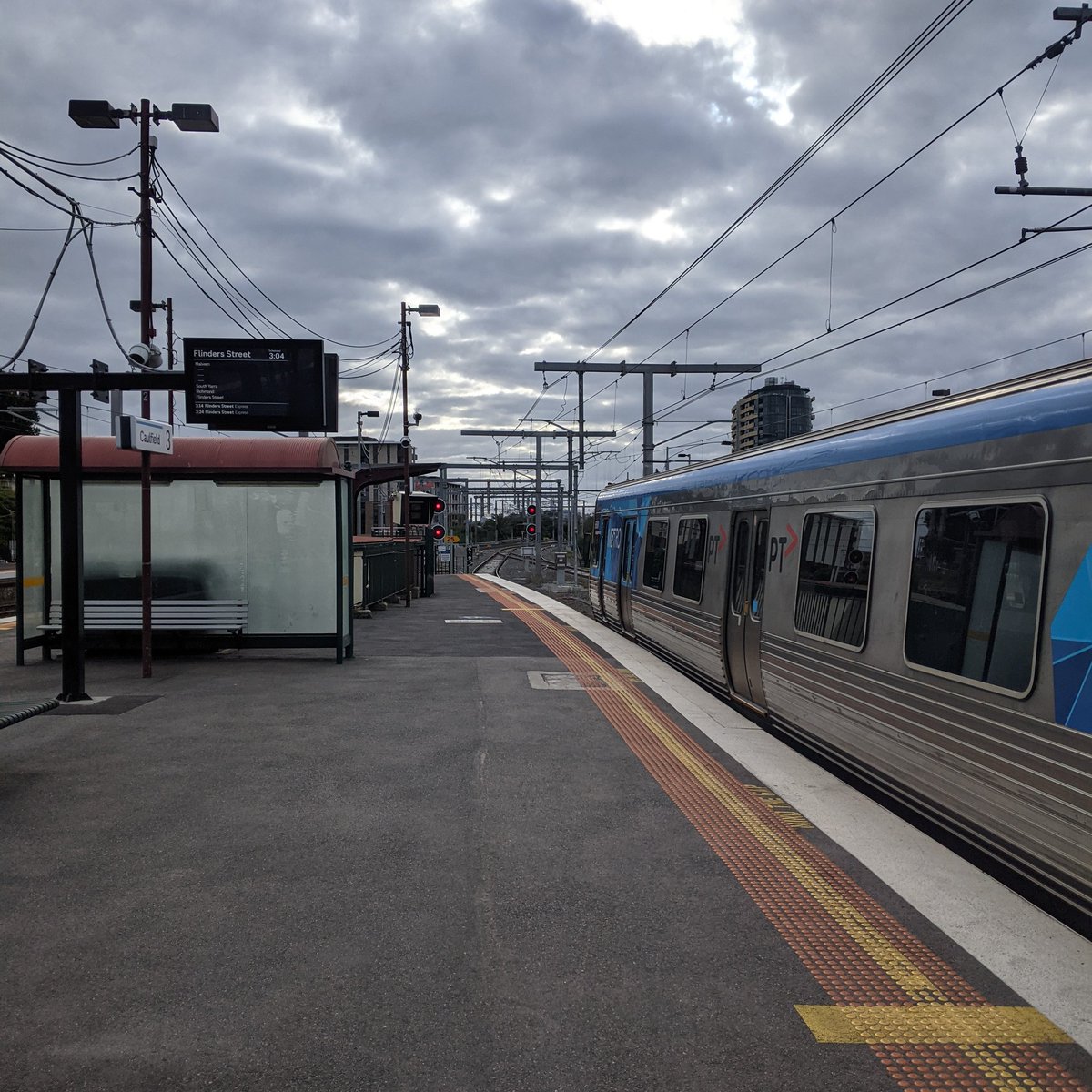 Alstom Comeng coming into platform 3 at Caulfield. Will return to the city, as buses replace trains along the Cranbourne/Pakenham. HCMTs are not used because they aren't stored anywhere this side of the works.